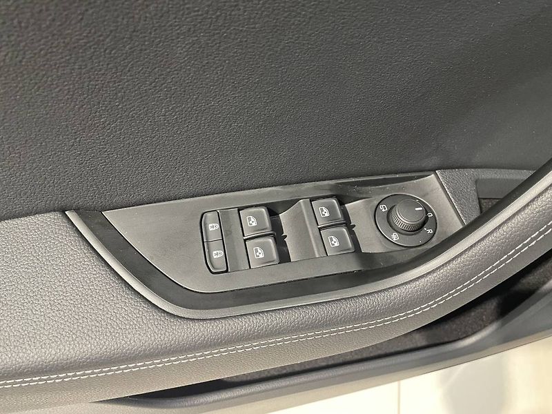 Škoda Superb Combi Style 2,0TDI 147kW DSG/P - fotka 11 z 28