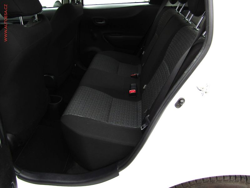 Toyota Yaris (2014) 1.0VVT-i, 2.maj,ČR, STK2/27 - fotka 10 z 17