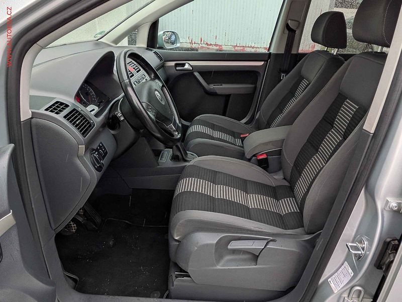 Volkswagen Touran (2008) 1.4 TSi, AC, navi - fotka 9 z 13