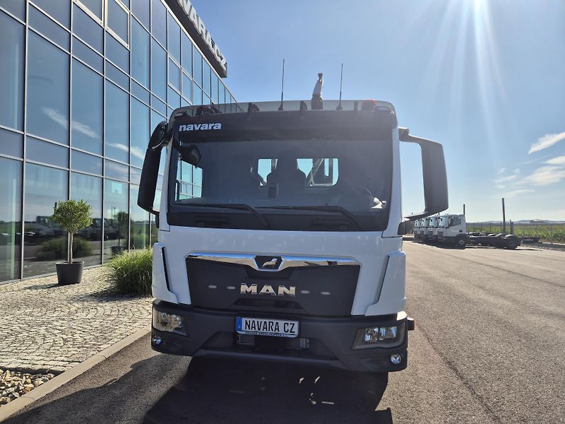 MAN TGL TRAKTOR NOSIČ KONTEJNERU - fotka 18 z 26