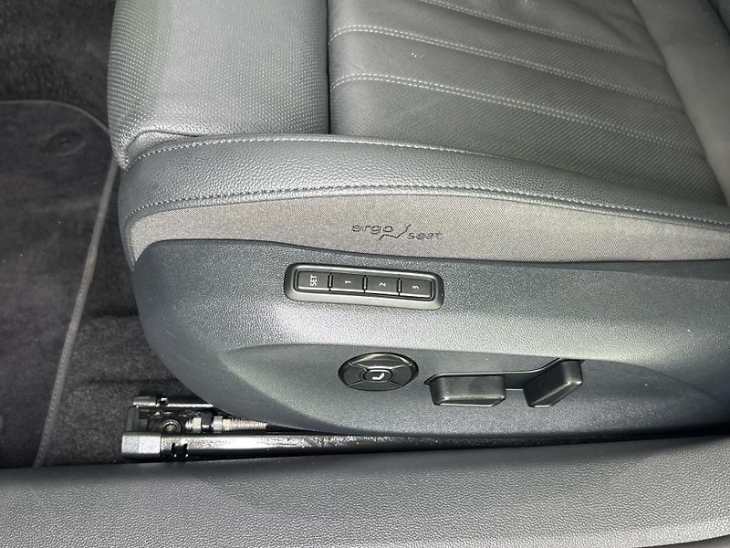 Škoda Superb L&K 4x4 DSG - fotka 27 z 30