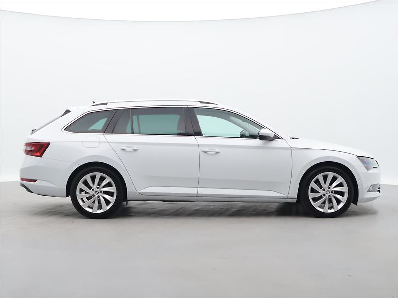 Škoda Superb 2,0 TDI 110kW DSG Style - fotka 8 z 35