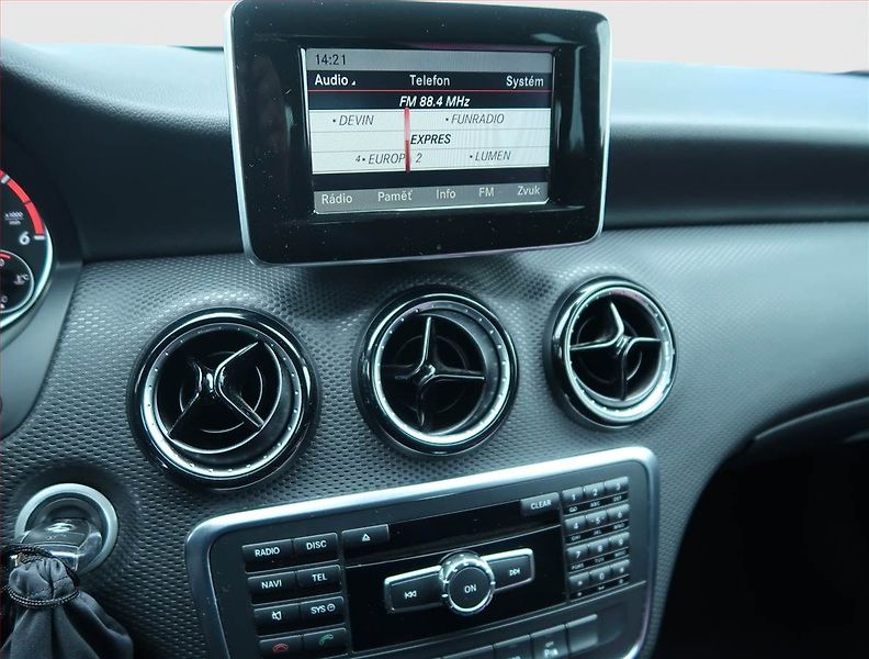 Mercedes-Benz Třídy A (2013) A 180 d, Park. senzory - fotka 12 z 16