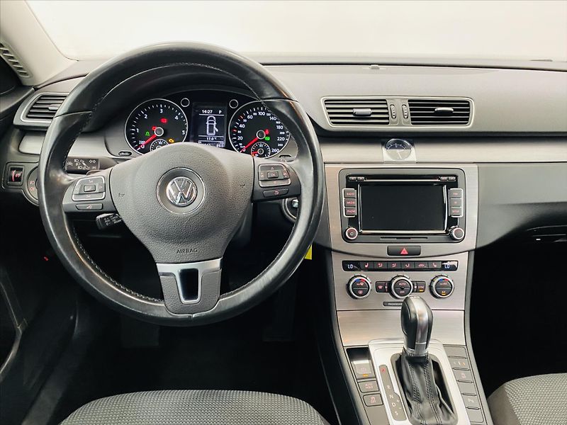 Volkswagen Passat 2,0 TDI DSG 125 kW 4Motion - fotka 10 z 26