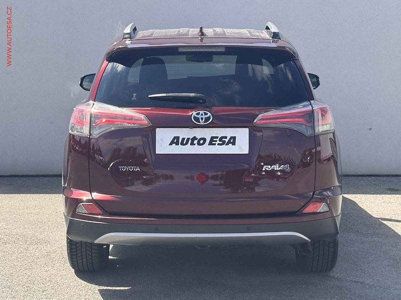 Toyota RAV4 (2016) 2.0 D-4D 4x4, ČR, AC, navi - fotka 5 z 15