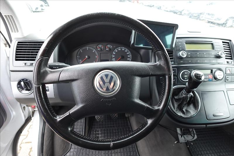 Volkswagen Multivan 2,5 TDi  7 MÍST AUTO KLIMA - fotka 21 z 30
