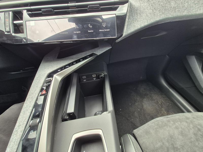 Peugeot 5008 (2025) GT Hybrid 136 e-DCS6  - fotka 23 z 23