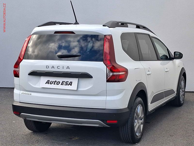 Dacia Jogger (2022) 1.0 TCe, AC, tempo, park - fotka 4 z 16