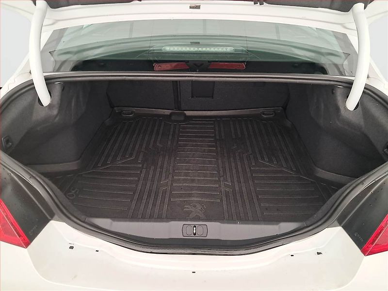 Peugeot 508 (2013) 2.0 HDi, Navi, Tempomat - fotka 14 z 19