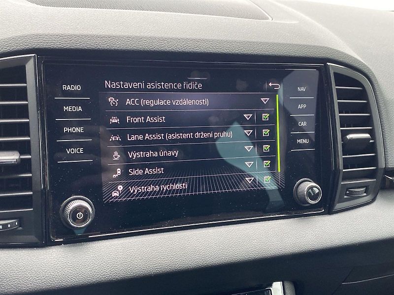 Škoda Karoq (2025) 1.5 TSI DSG Sportline - fotka 17 z 45