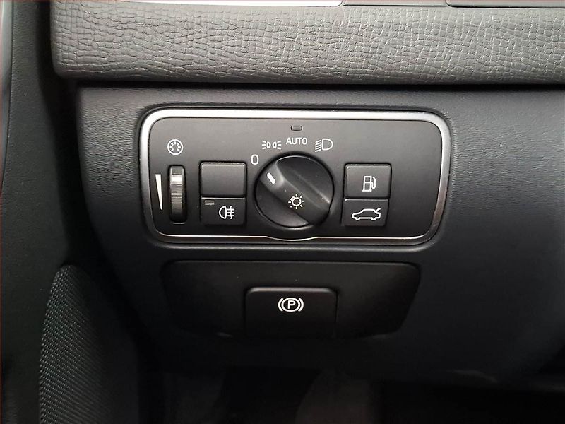 Volvo XC60 (2016) D3, Automat, Kůže, Navi - fotka 18 z 19