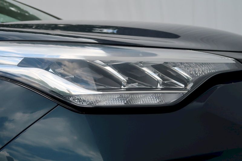 Toyota C-HR (2023) Comfort Business 1,8  Hybrid e - fotka 22 z 27