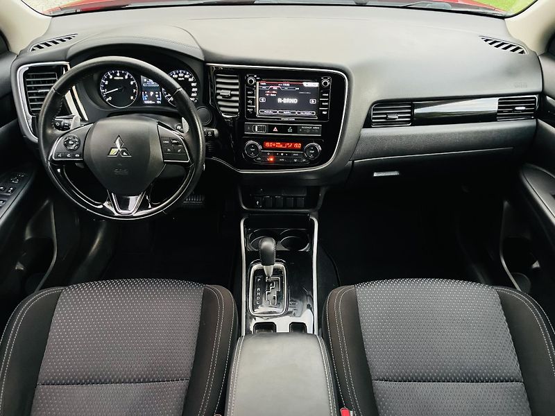 Mitsubishi Outlander 2.0i AUTOMAT 1.MAJITEL KAMERA  - fotka 23 z 43
