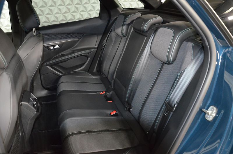 Peugeot 3008 (2022) 1.5bHDi 130 Allure - fotka 16 z 17