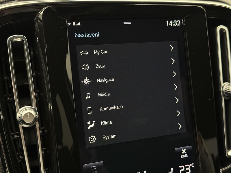 Volvo XC40 T4 RECHARGE ULTIMATE AUT - fotka 37 z 51
