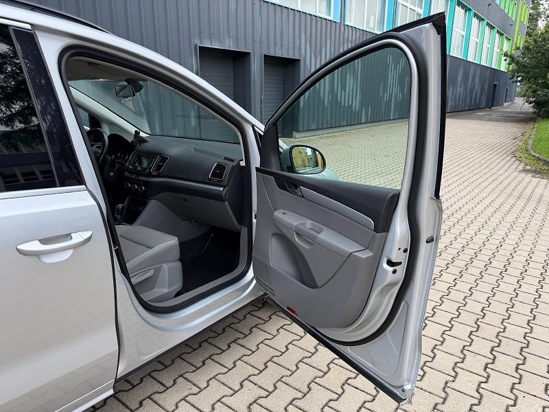 Volkswagen Sharan 2,0 TDI DSG Comfortline/servis - fotka 17 z 34