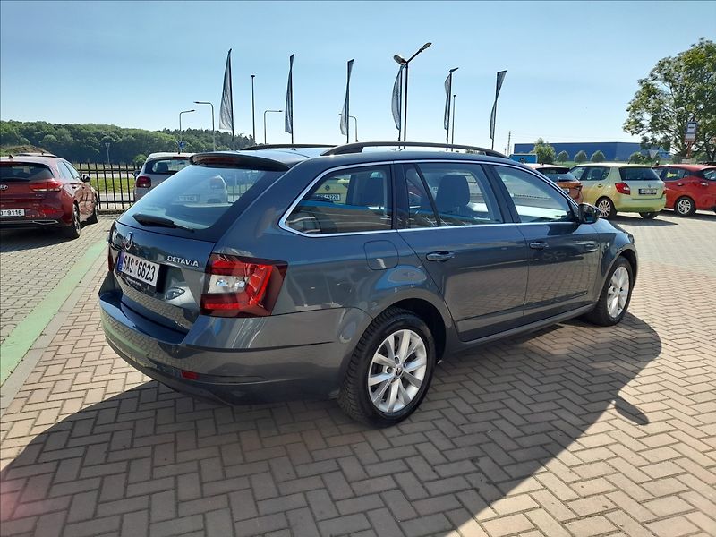 Škoda Octavia 1,6 TDi Style - fotka 6 z 19