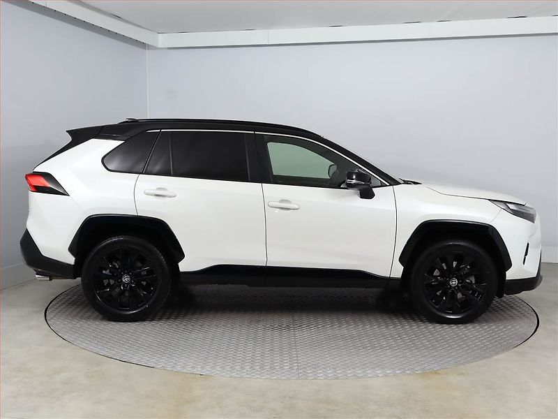 Toyota RAV4 (2022) 2.5 Hybrid - fotka 6 z 21