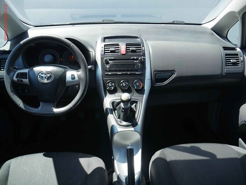 Toyota Auris (2010) 1.4D-4D, 2.maj,ČR, Klima - fotka 8 z 13