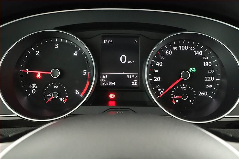 Volkswagen Passat (2015) 2.0 TDI, Automat, Navi - fotka 16 z 20