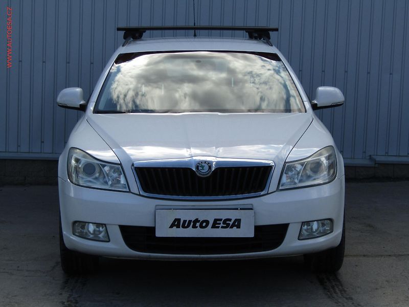 Škoda Octavia (2010) 2.0TDi, ČR, Ambiente - fotka 2 z 16