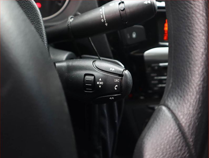 Peugeot 301 (2013) 1.2 VTi, Park. senzory - fotka 13 z 13