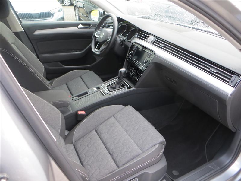Volkswagen Passat 2,0 TDI 110kW Business DSG ČR - fotka 11 z 28
