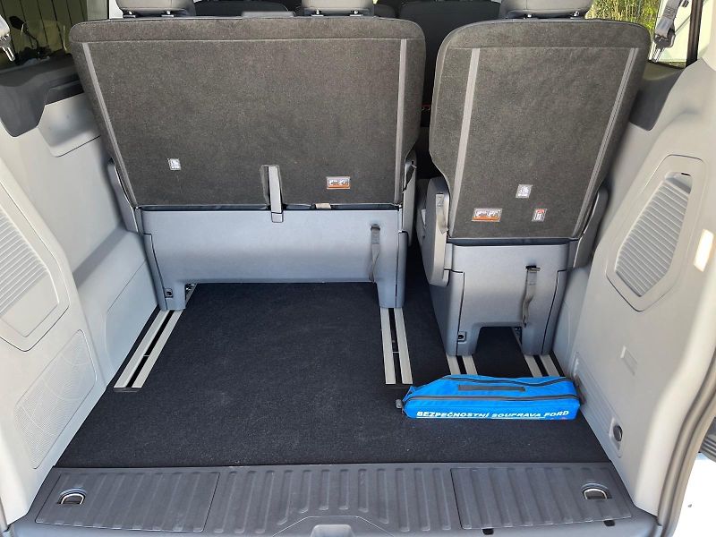 Ford Tourneo Custom (2025) L2 TITANIUM 2.5PHEV 171kW eCVT - fotka 9 z 27