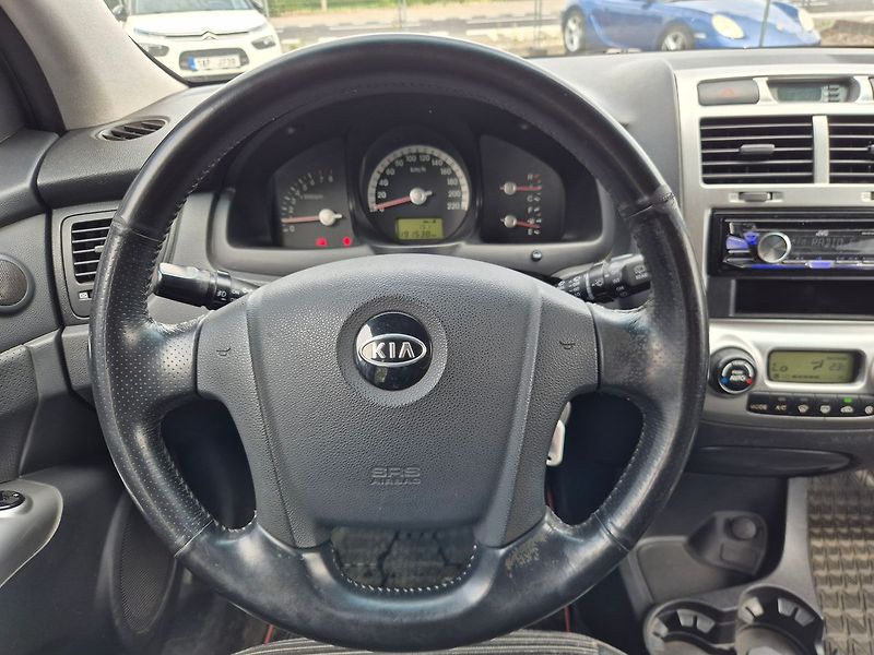 Kia Sportage 2.0i 104Kw 4x4, klima, tažné - fotka 14 z 21