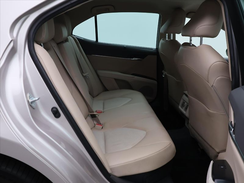 Toyota Camry 2.5 Hybrid 131kW Executive CZ - fotka 12 z 23