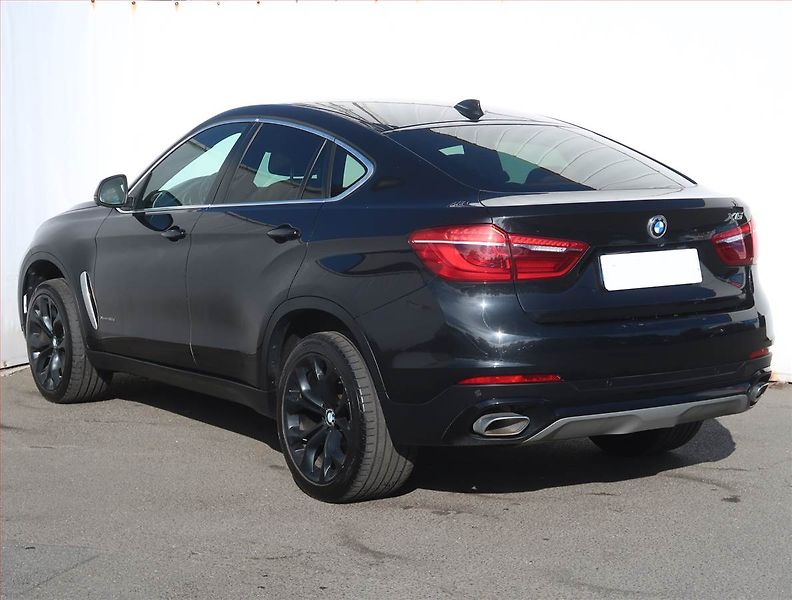BMW X6 (2015) xDrive40d - fotka 4 z 21