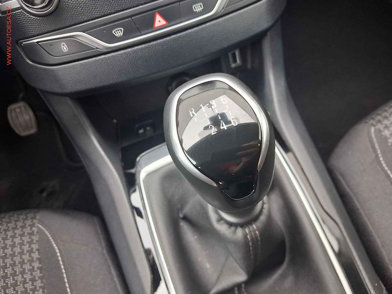 Peugeot 308 (2020) 1.2 PT, AC, park. kamera - fotka 12 z 21