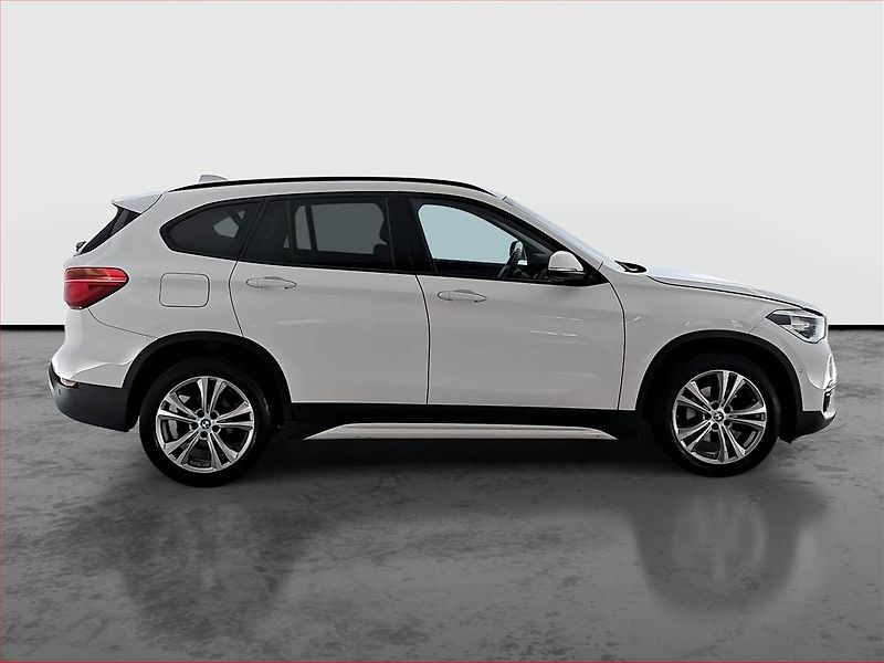 BMW X1 (2019) sDrive18i, Automat, Navi - fotka 6 z 26