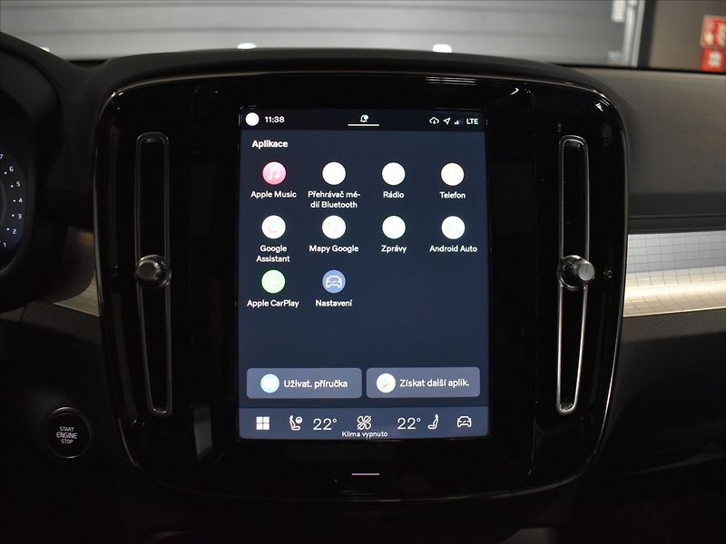 Volvo XC40 2,0 B3 PLUS Dark Bezklíč - fotka 19 z 22