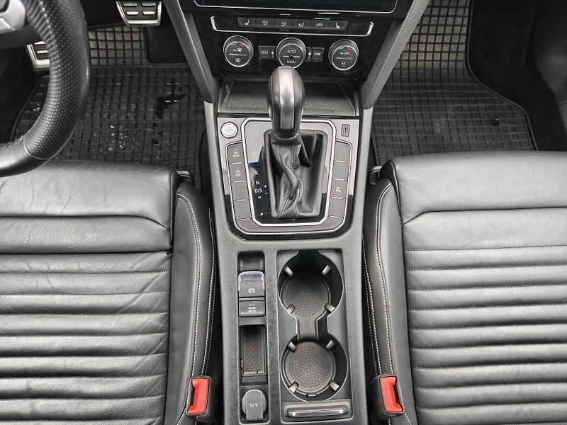 Volkswagen Passat Alltrack 7DSG 4Motion 2,0TSi - fotka 11 z 26