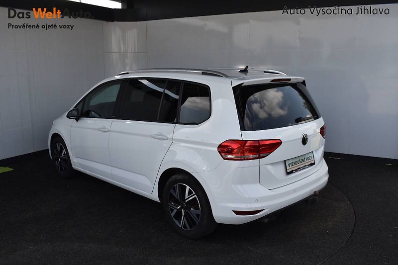 Volkswagen Touran (2022) 2.0TDI 110kW DSG,LED,Active - fotka 9 z 22