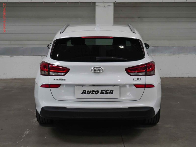 Hyundai i30 (2017) 1.5 T-GDI, ČR, DSG, LED - fotka 5 z 27