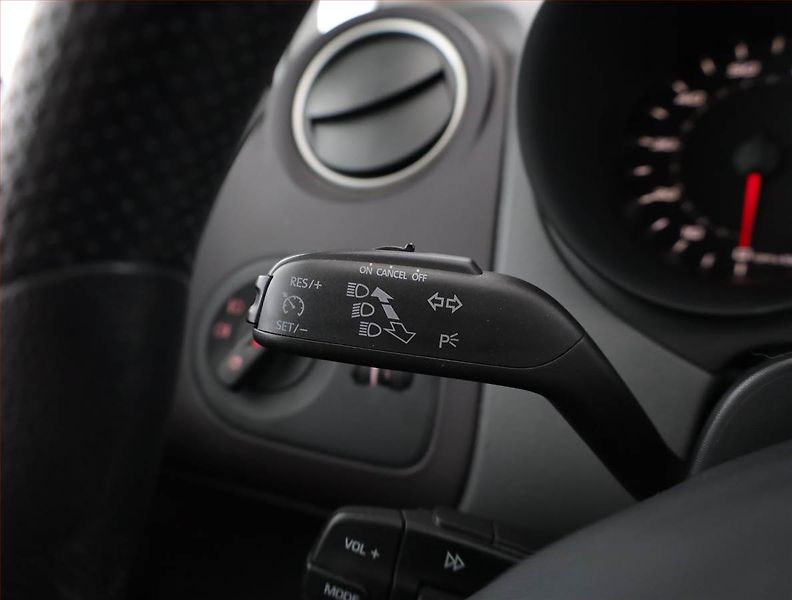 Seat Ibiza (2011) 1.2 12V, Serv.kniha, po STK - fotka 12 z 15