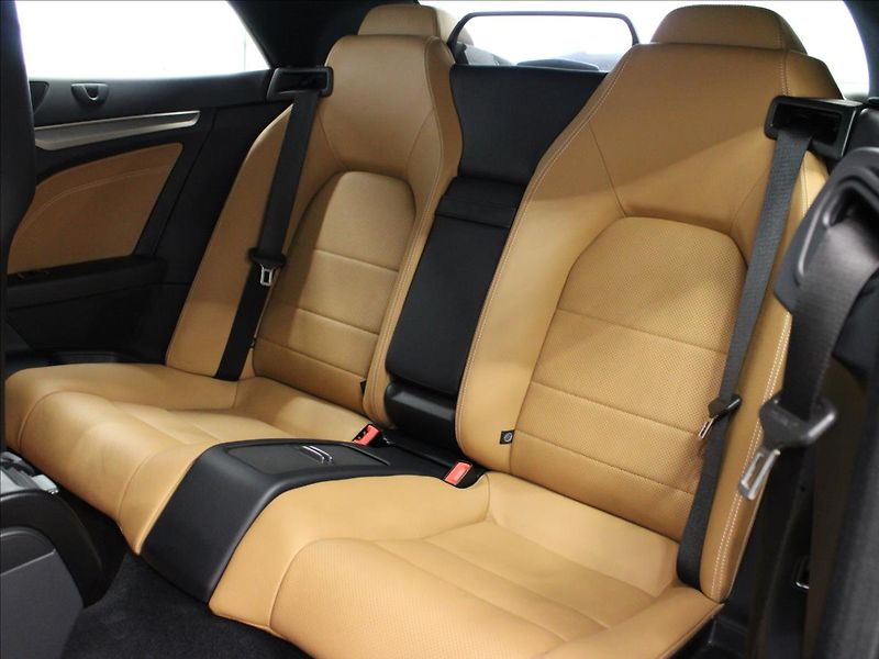 Mercedes-Benz Třídy E 2,0 Cabrio E 200 7G-tronic - fotka 13 z 32
