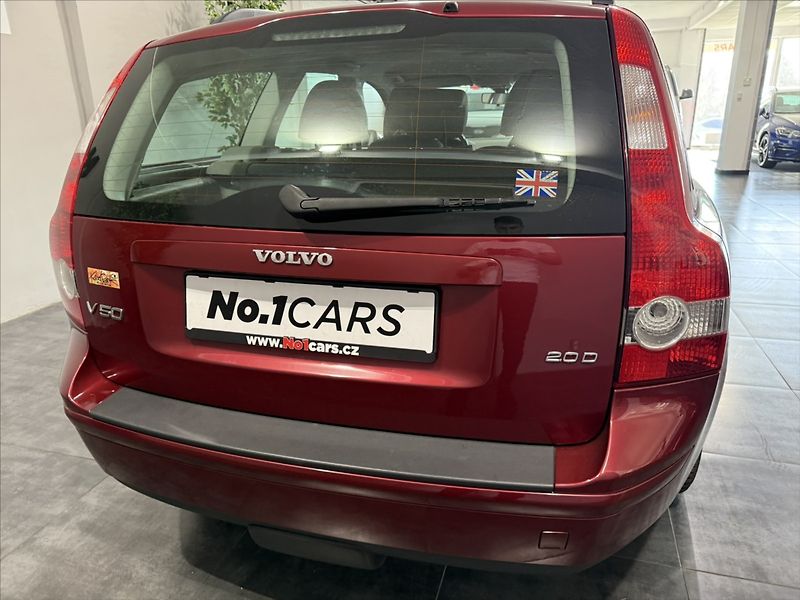 Volvo V50 2,0   D 100KW KRÁSNÝ STAV TZ - fotka 18 z 19