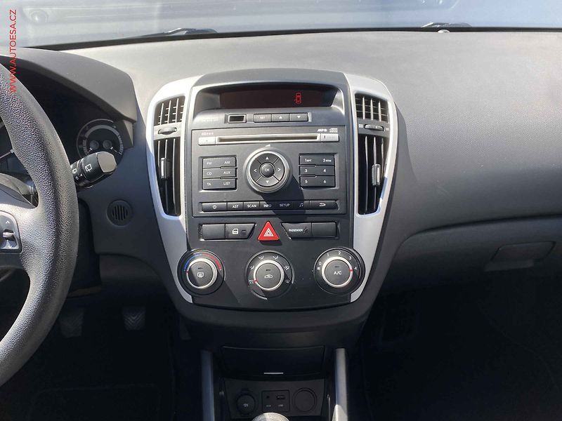 Kia Ceed (2010) 1.4 CVVT, Klima - fotka 12 z 15