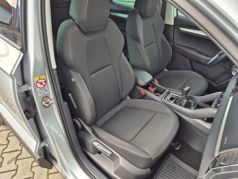 Škoda Karoq (2024) Ambition 1.5TSi 110kW 6°manuál - fotka 17 z 25