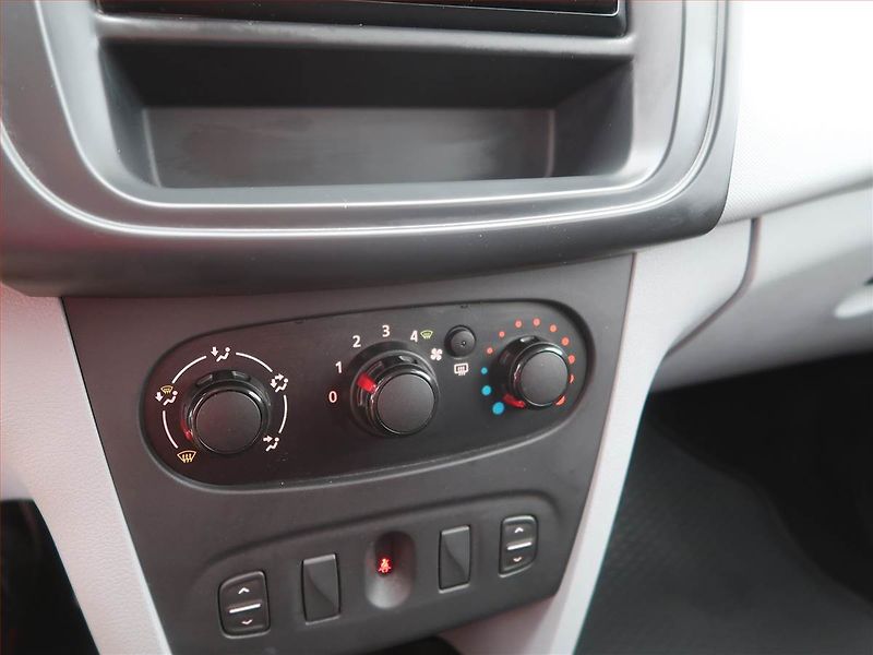 Dacia Sandero (2013) 1.2 16V - fotka 12 z 12