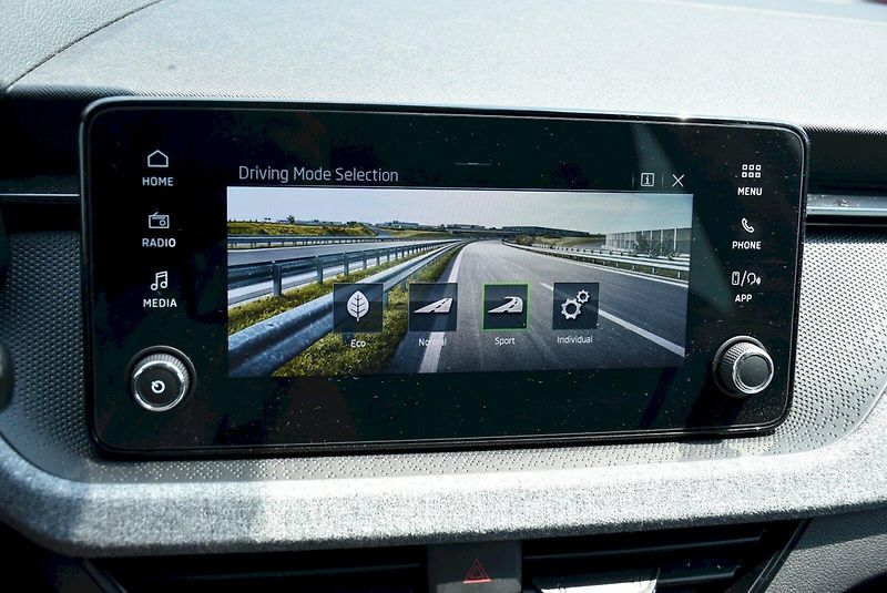 Škoda Kamiq (2025) Selection 1.0 TSI 85 kW - fotka 14 z 27