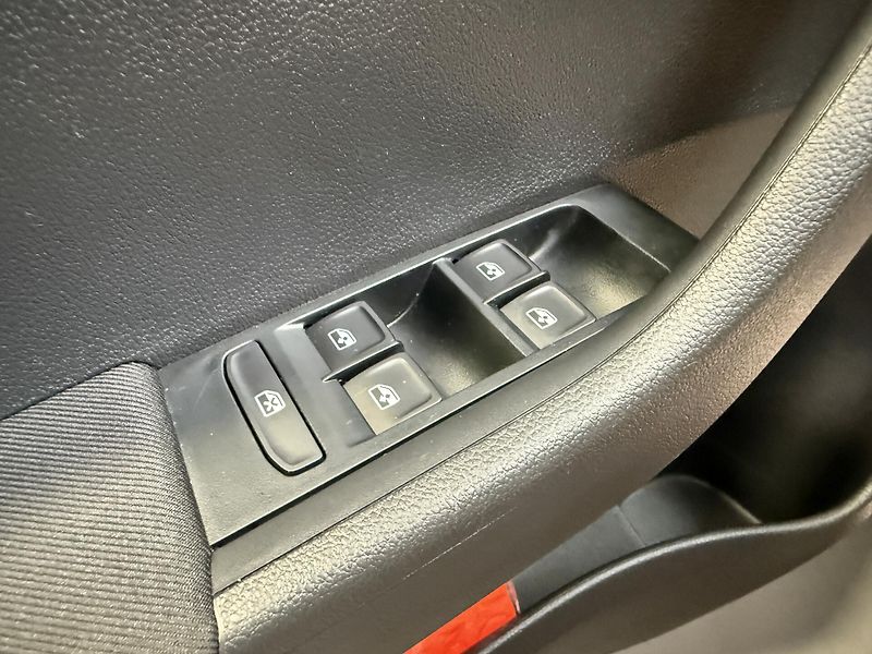 Škoda Fabia 1.0 TSI 70kW Ambition Combi To - fotka 10 z 13
