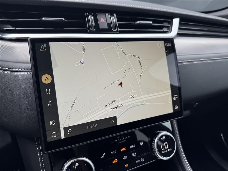 Jaguar F-Pace 3,0 R-DYNAMIC SE AWD DPH - fotka 21 z 33