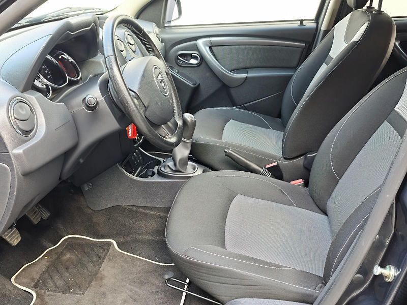 Dacia Duster (2016) 1.6i Arctica - fotka 10 z 21
