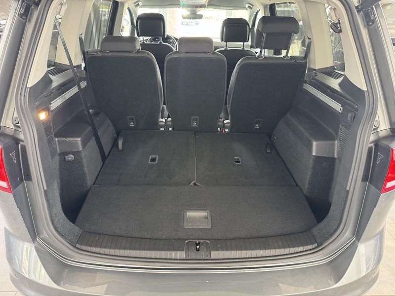 Volkswagen Touran (2020) 1,5TSi DSG 7.MÍST NAVIGACE ACC - fotka 17 z 31