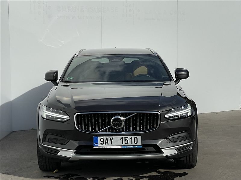 Volvo V90 2,0 B4 AWD Cross Country Plus - fotka 20 z 21
