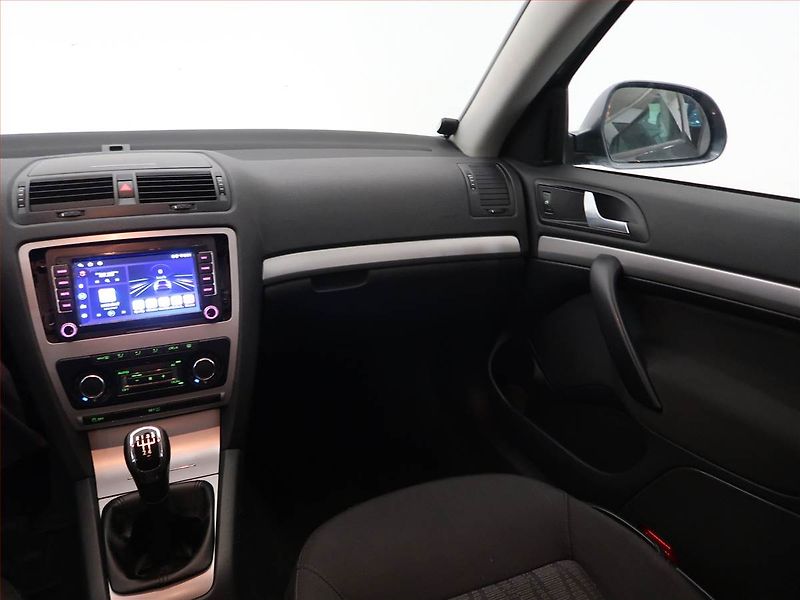 Škoda Octavia (2011) 1.6 TDI, nová STK, Tažné - fotka 8 z 13